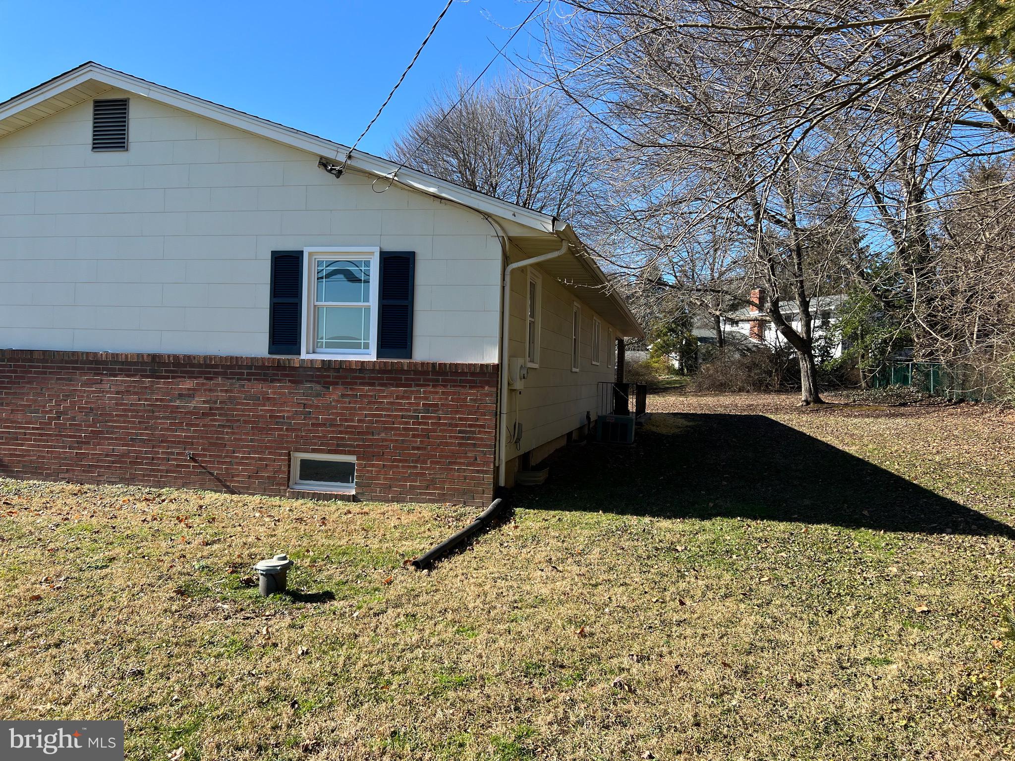 ROUND ACRES - Residential