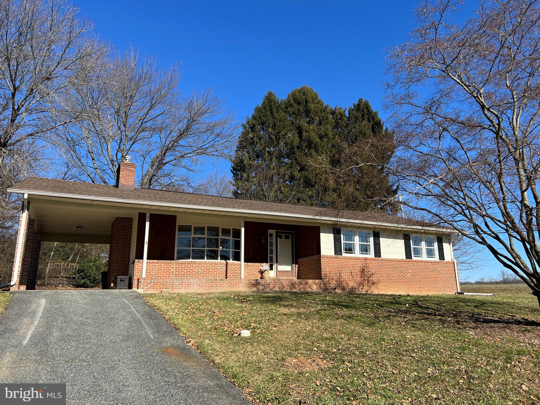 ROUND ACRES - Residential