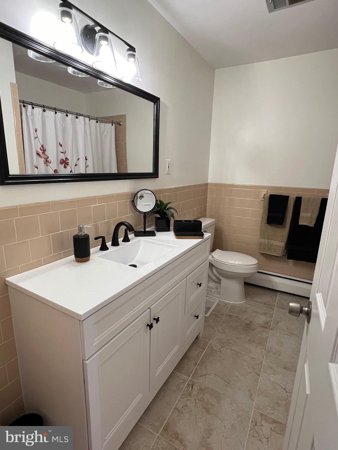 ROUND ACRES - Residential