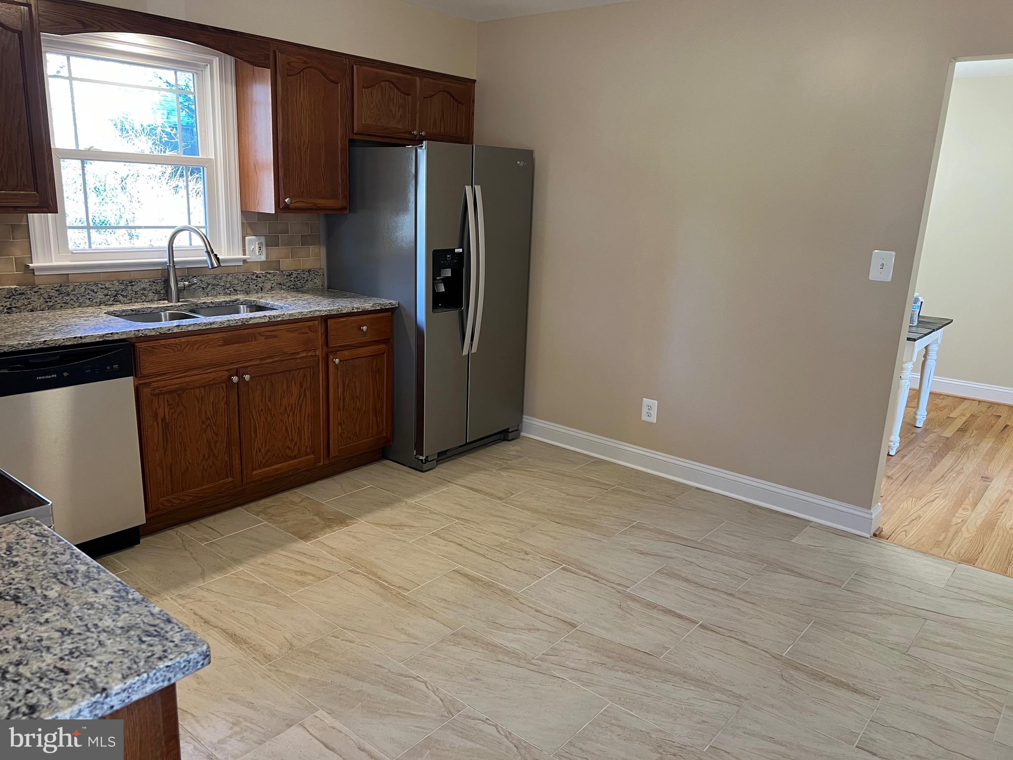 ROUND ACRES - Residential