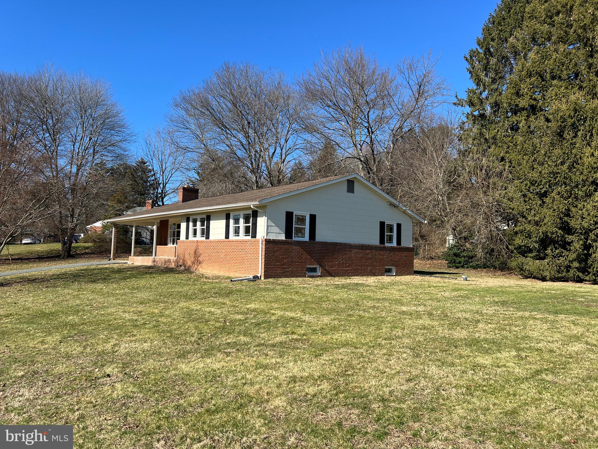 ROUND ACRES - Residential