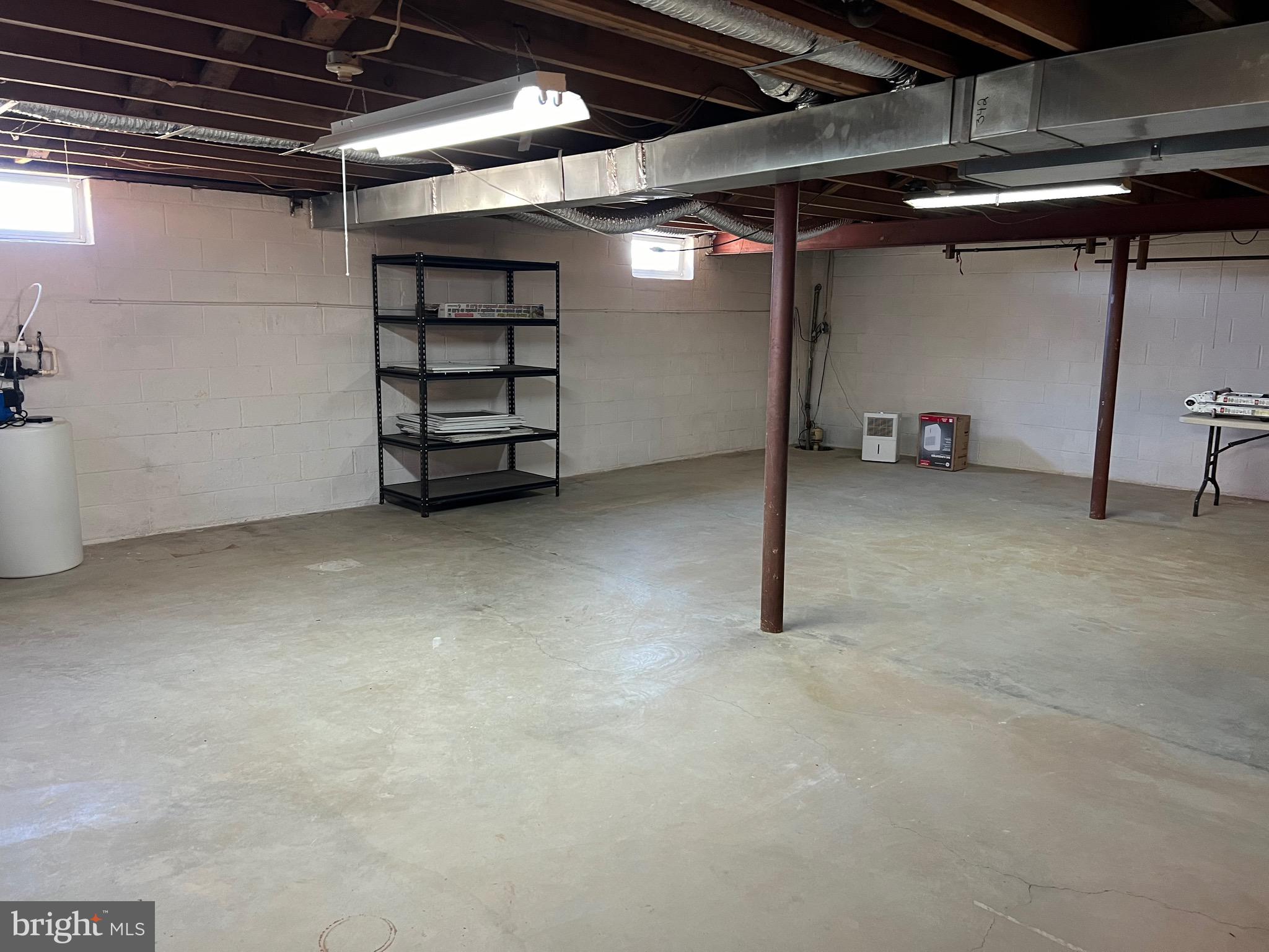 ROUND ACRES - Residential