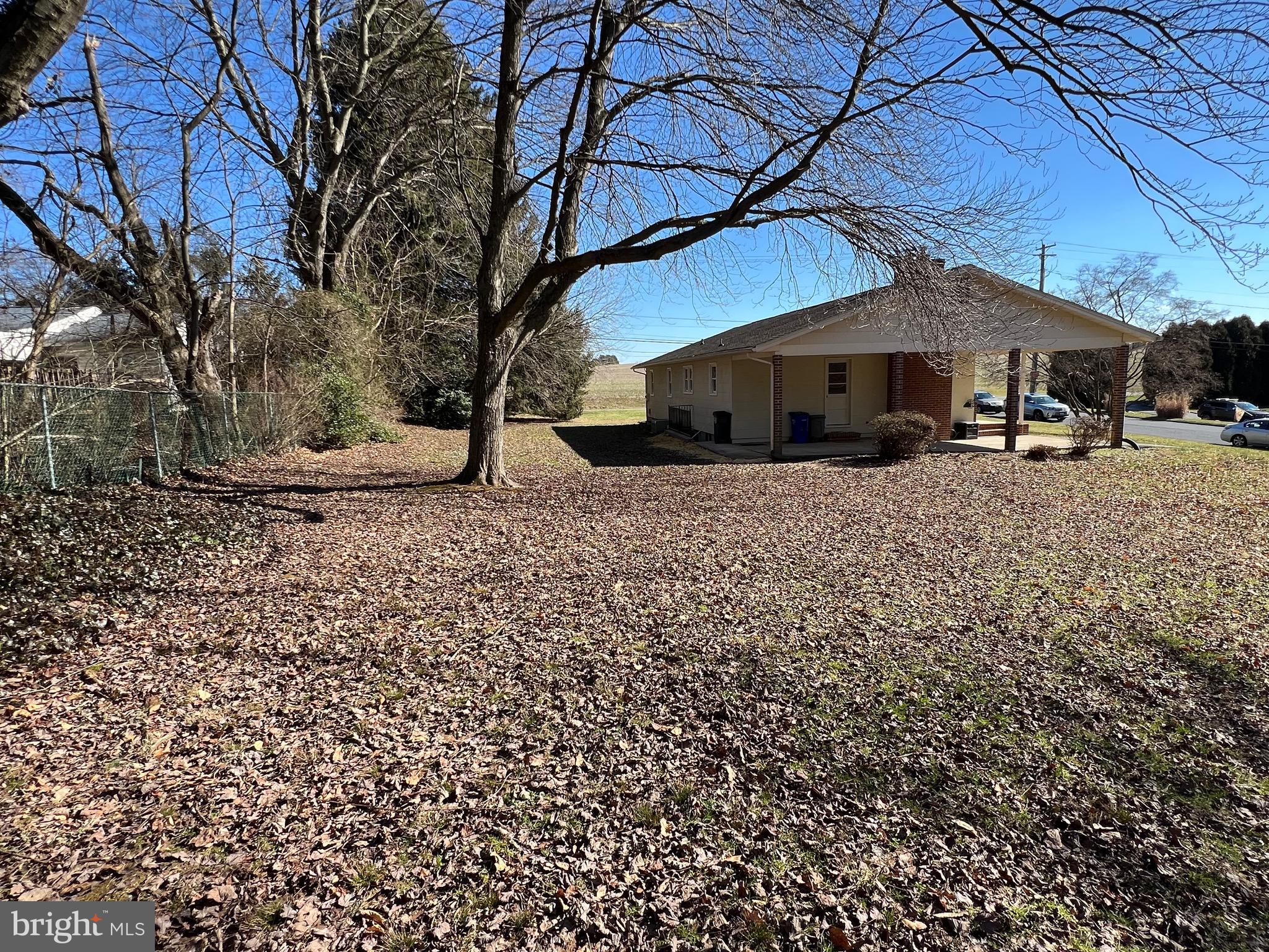 ROUND ACRES - Residential