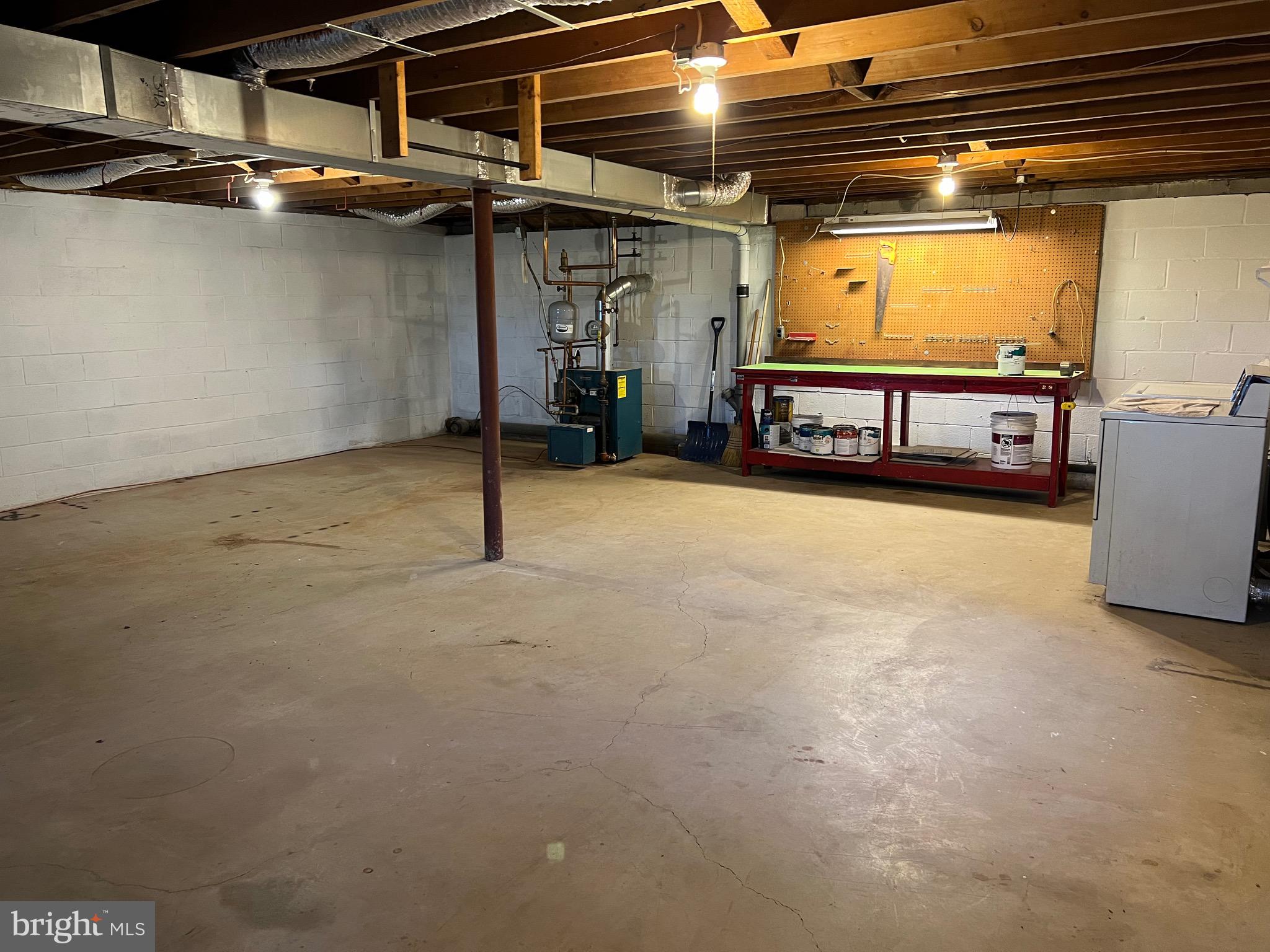 ROUND ACRES - Residential