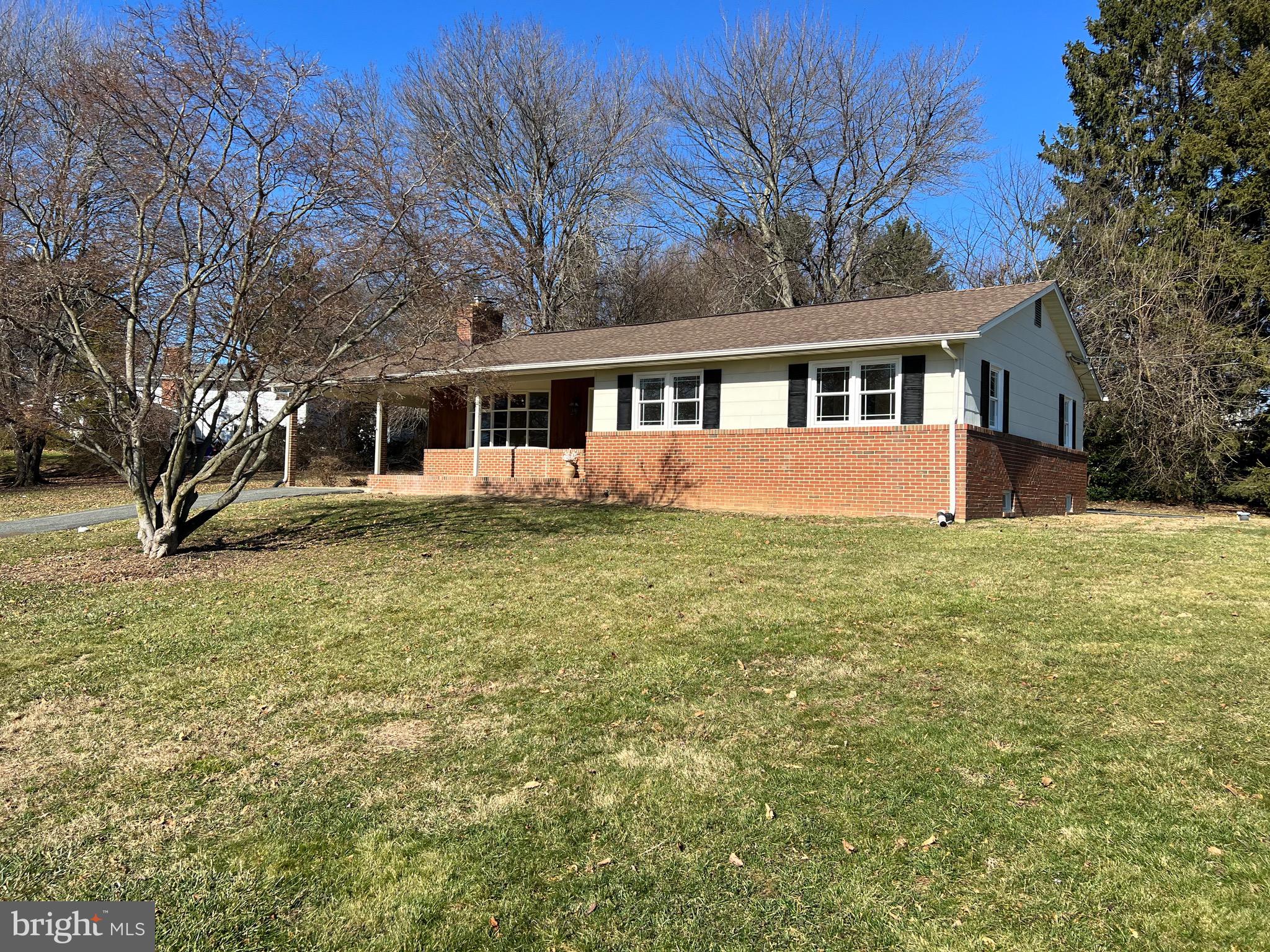 ROUND ACRES - Residential