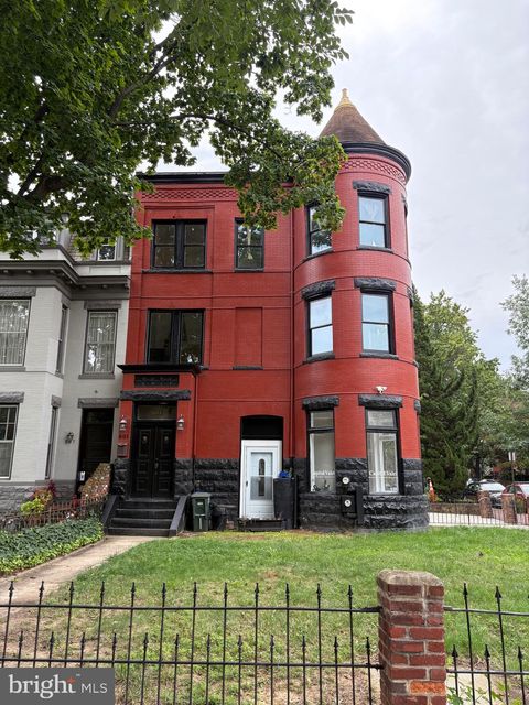 Photo of 801 E Capitol Street SE, WASHINGTON, DC 20003 (MLS # DCDC2226008)