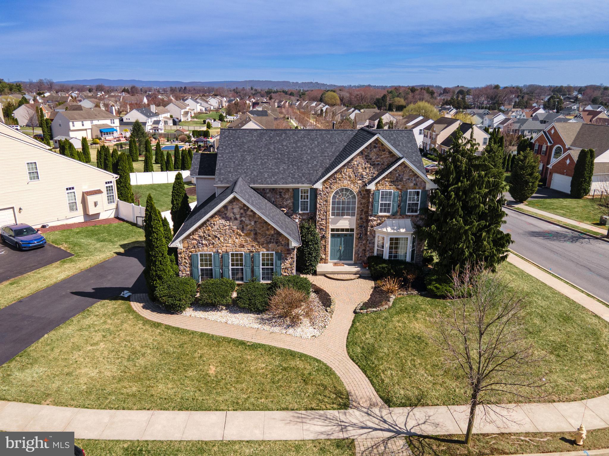 FOX RUN ESTATES - Residential