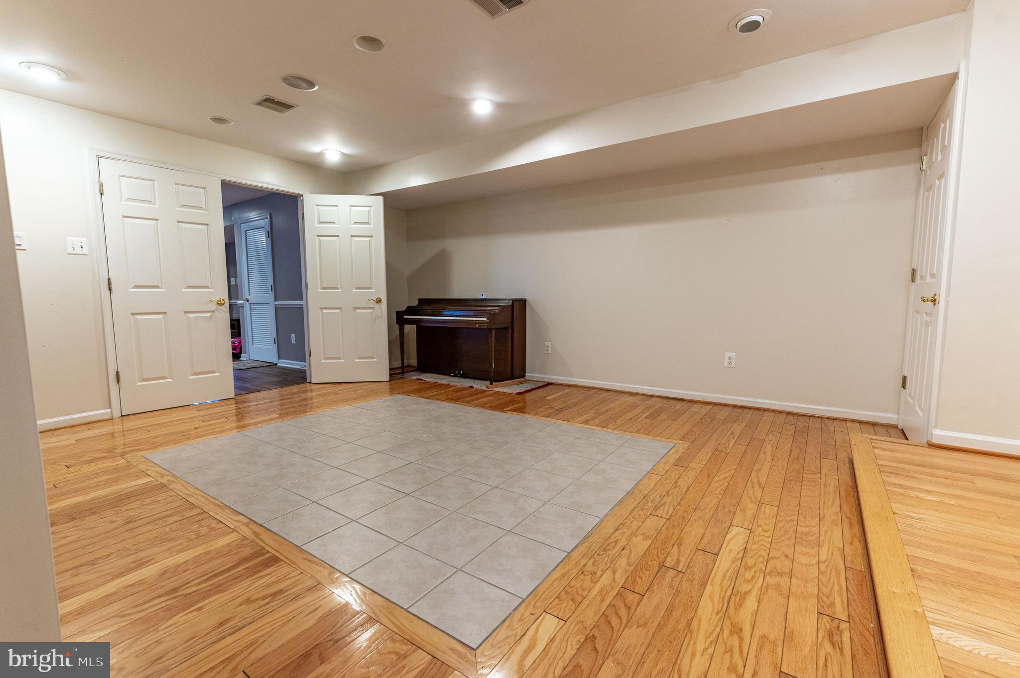 FOX RUN ESTATES - Residential