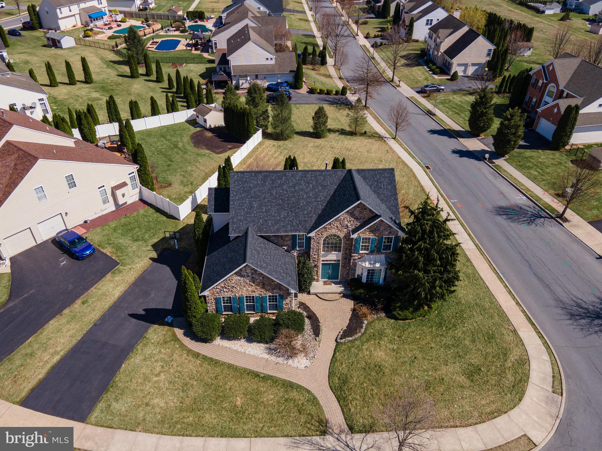 FOX RUN ESTATES - Residential