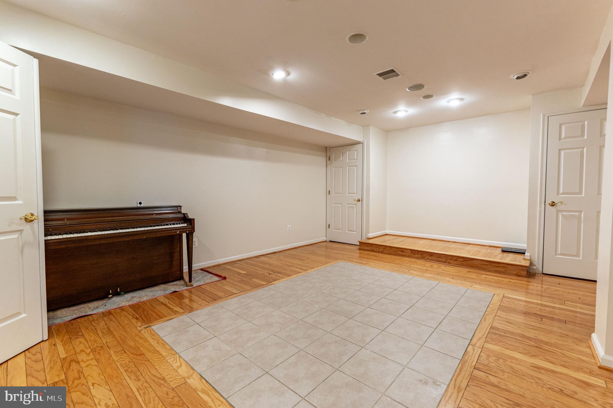 FOX RUN ESTATES - Residential