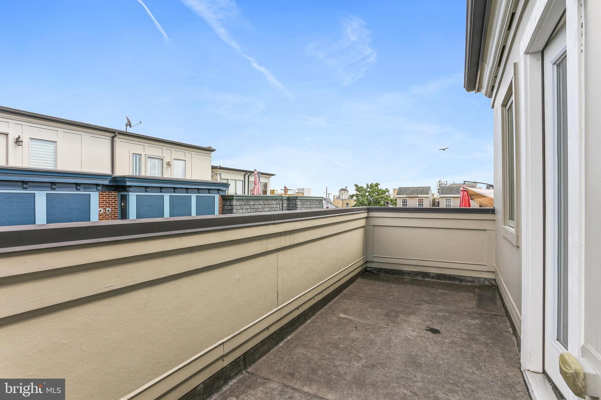 LOMBARD COURT - Residential