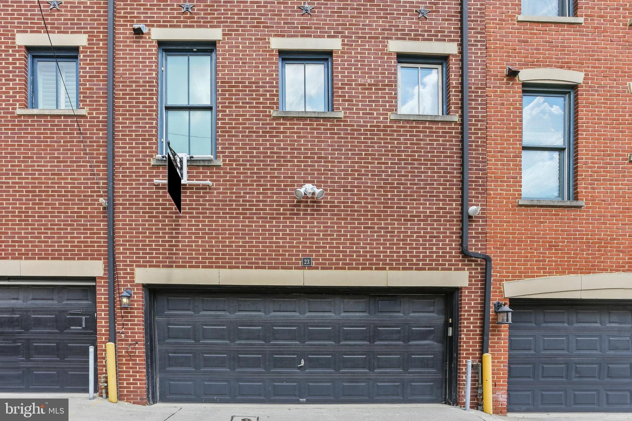 LOMBARD COURT - Residential