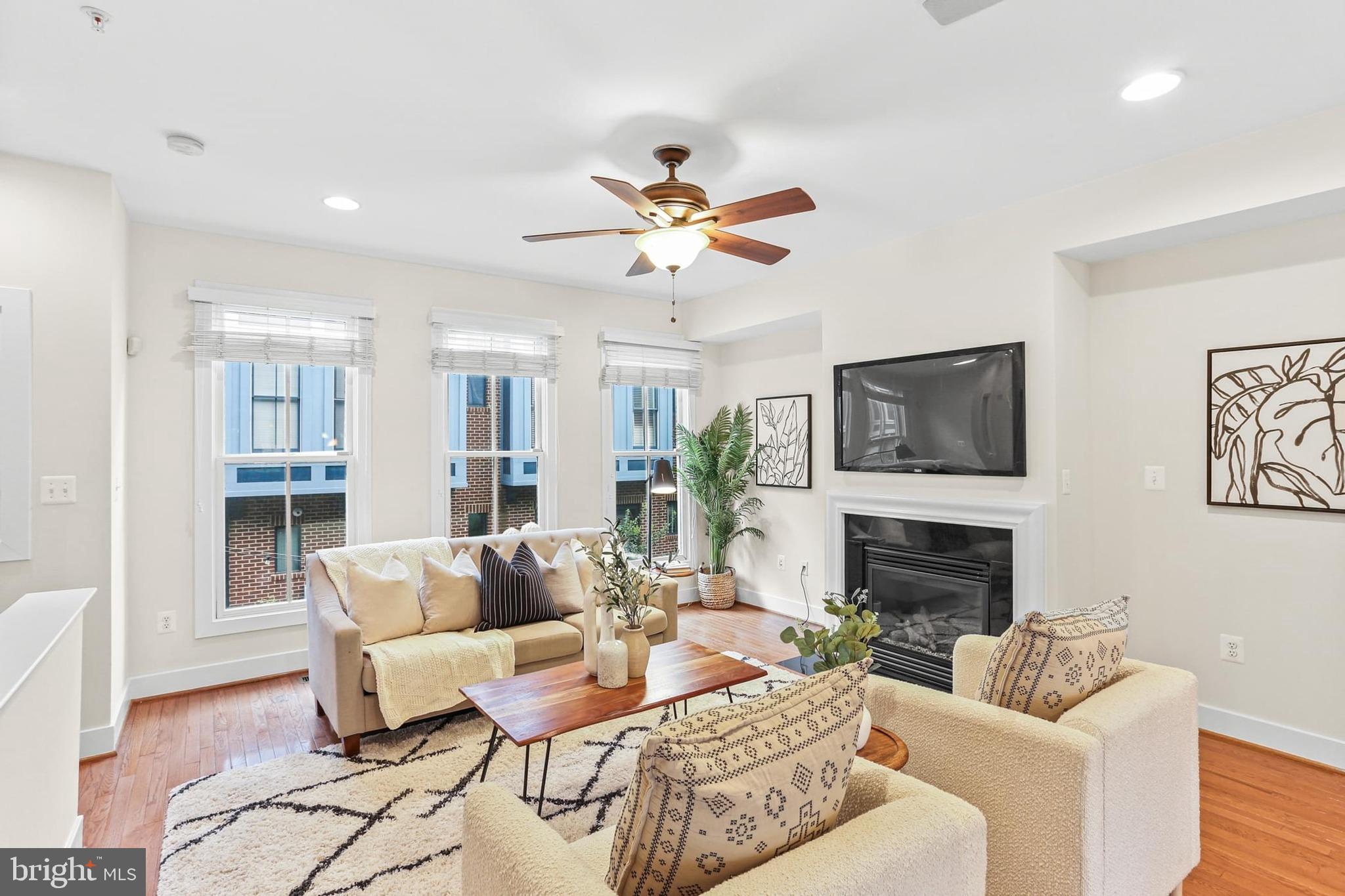 LOMBARD COURT - Residential