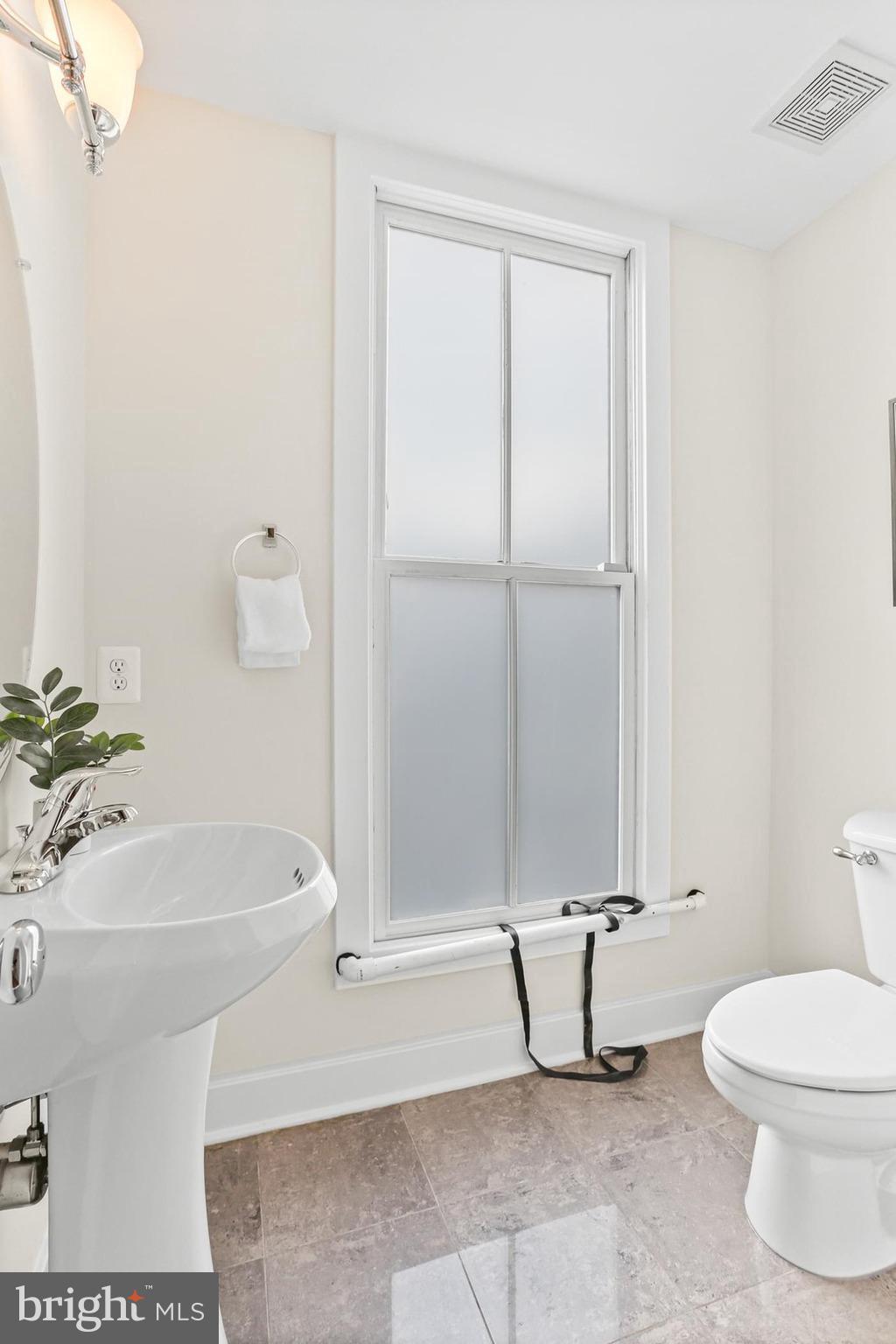 LOMBARD COURT - Residential