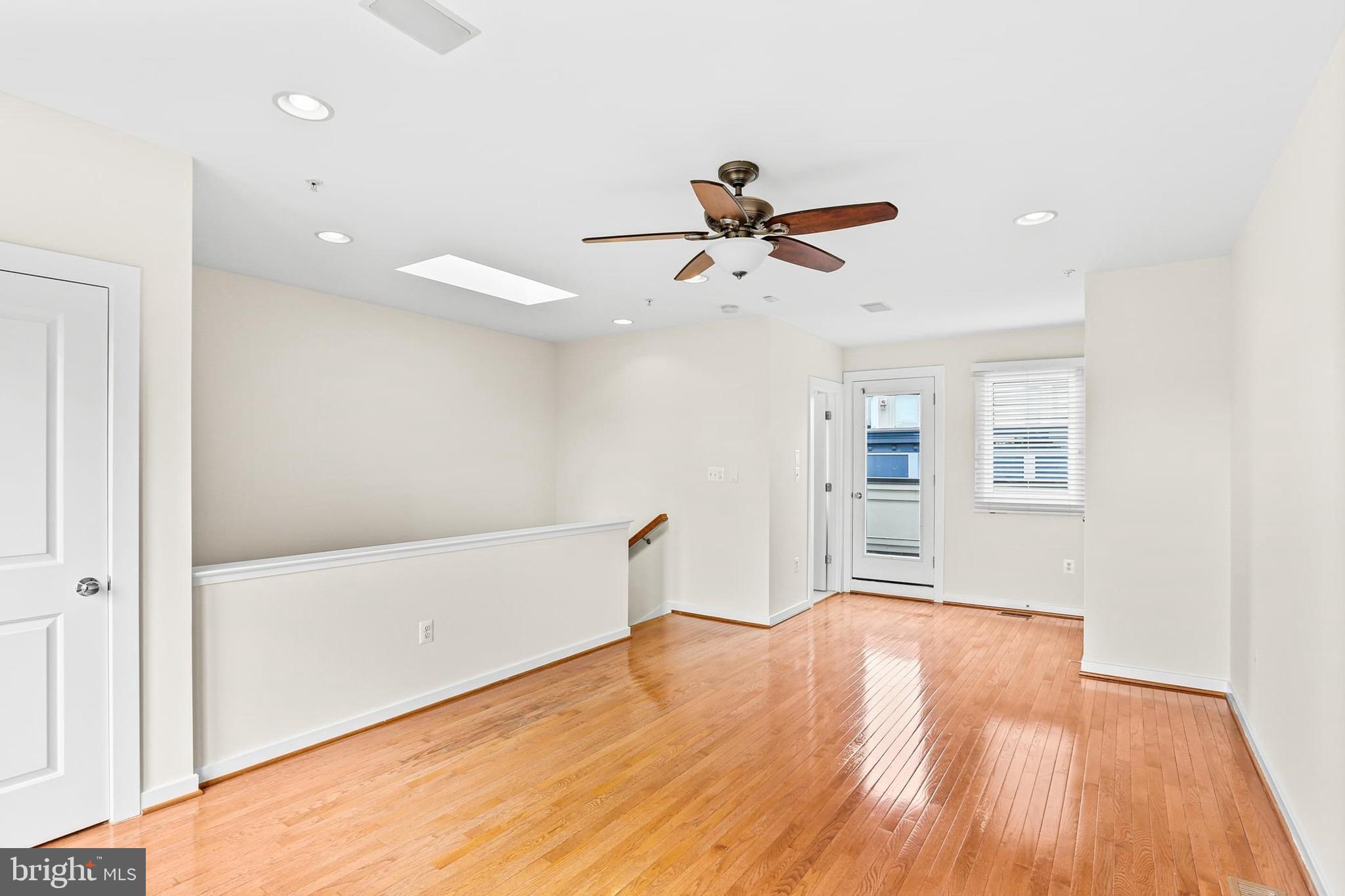 LOMBARD COURT - Residential