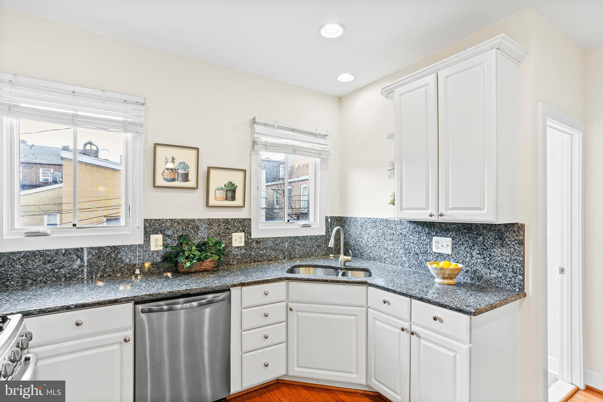 LOMBARD COURT - Residential