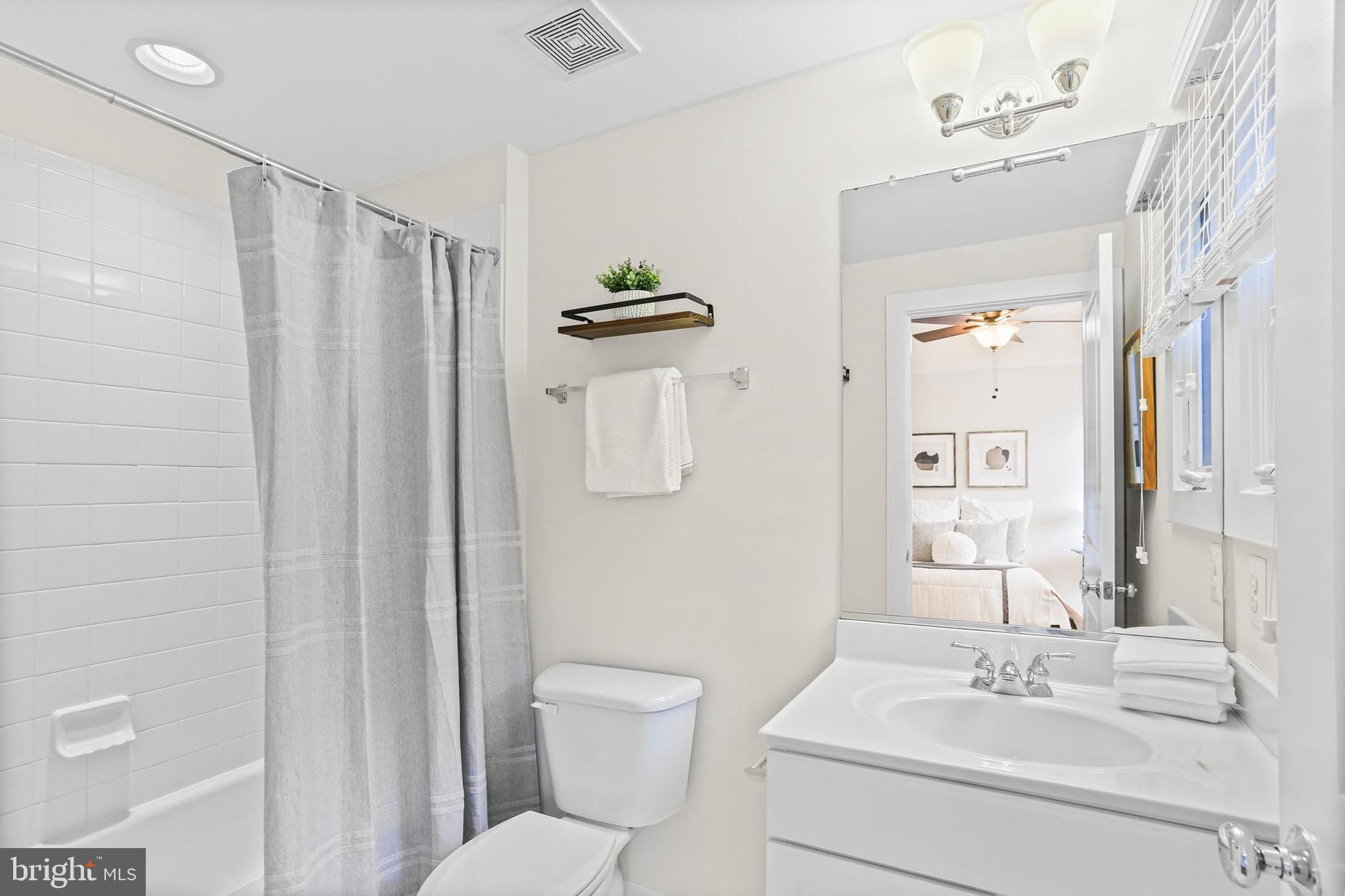 LOMBARD COURT - Residential