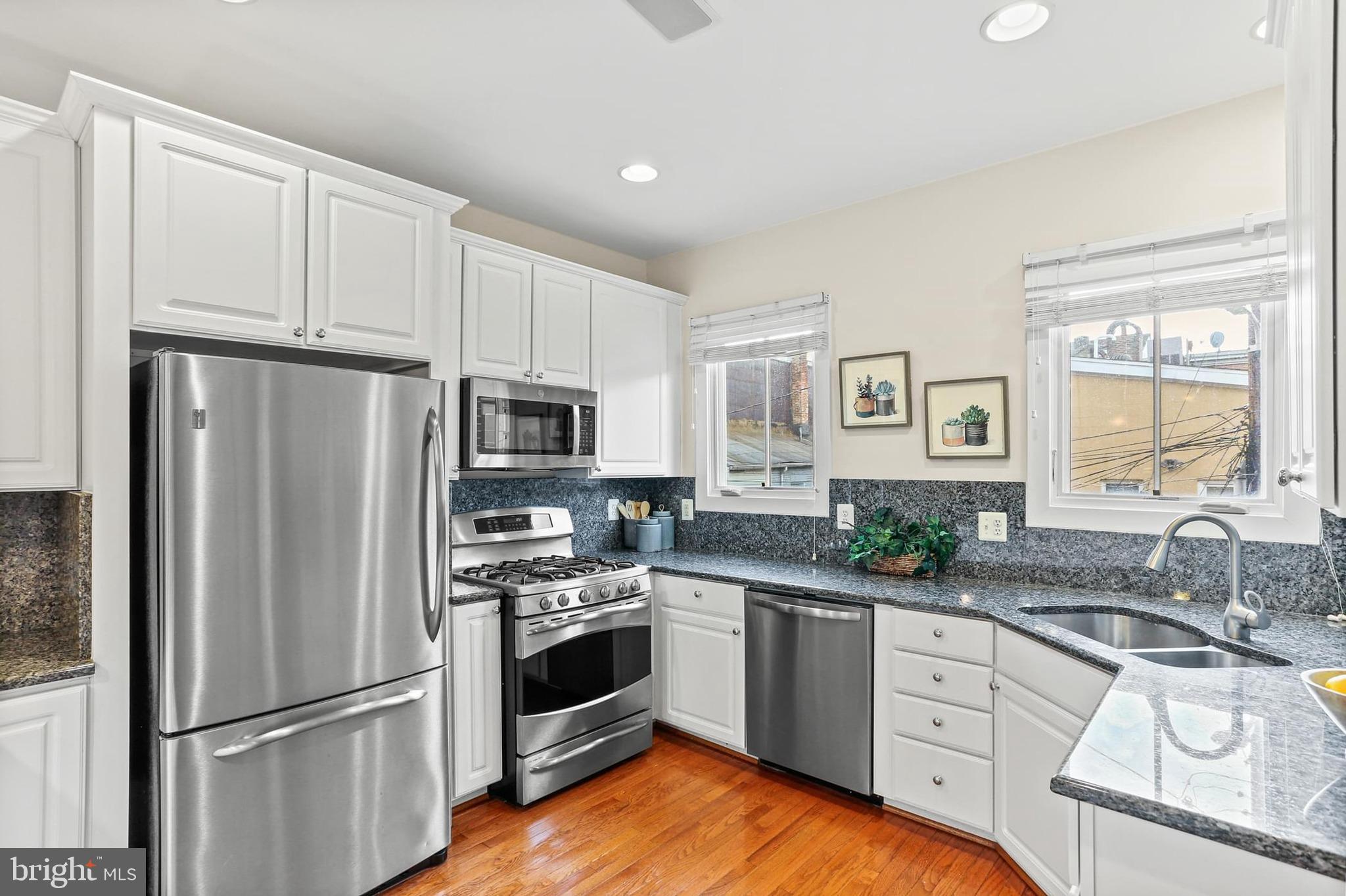 LOMBARD COURT - Residential