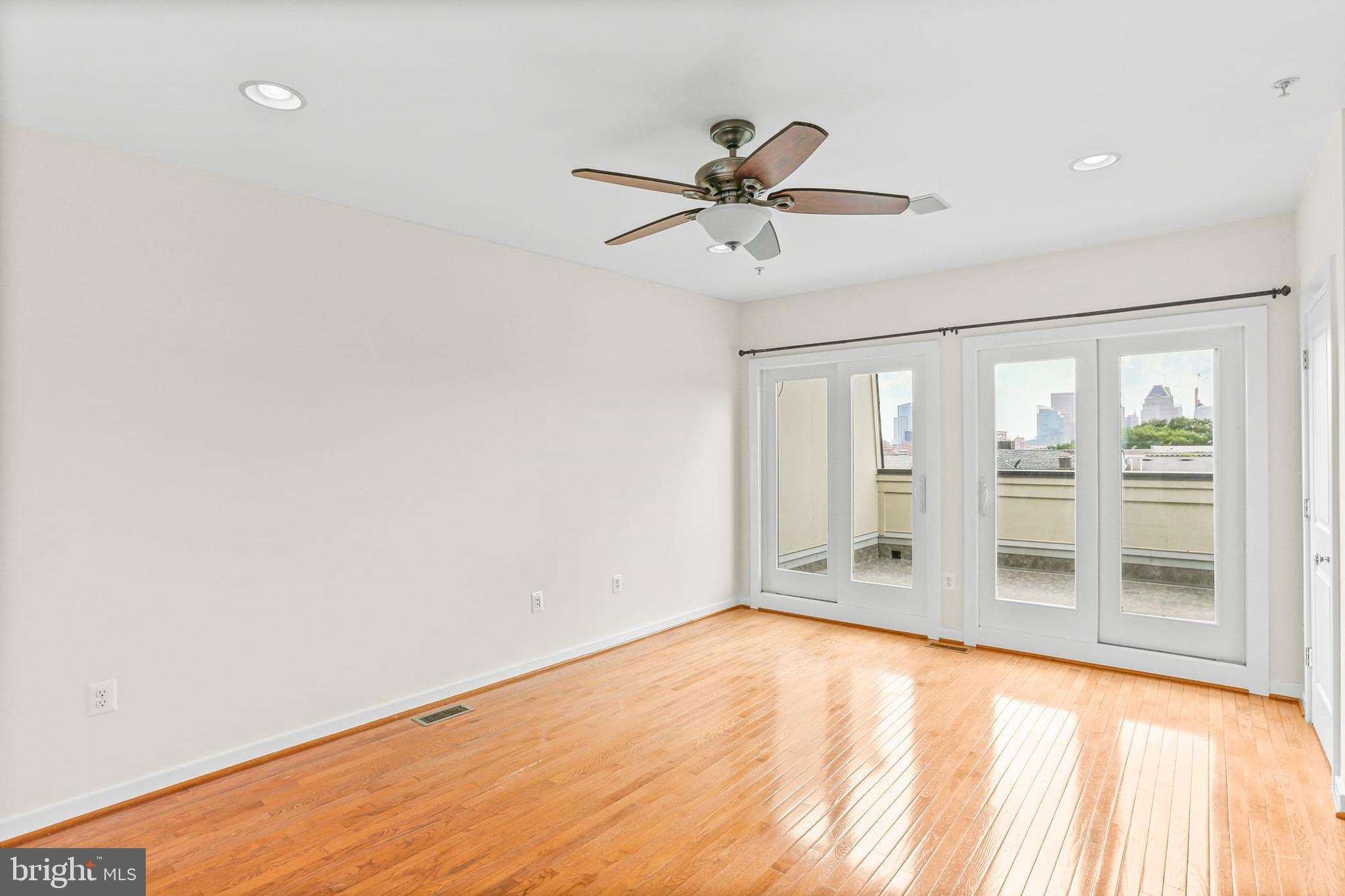 LOMBARD COURT - Residential