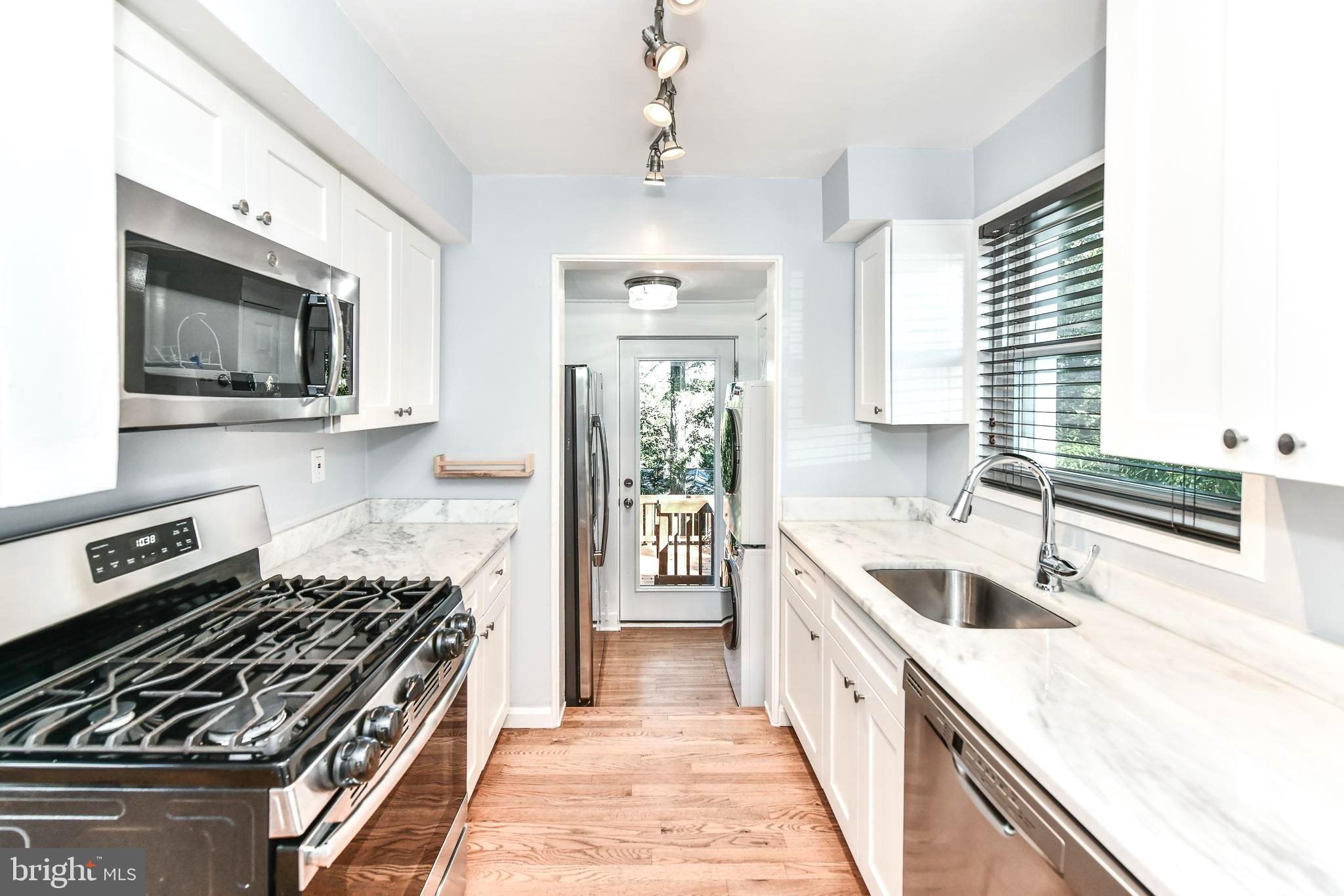 COLUMBIA FOREST - Residential Lease