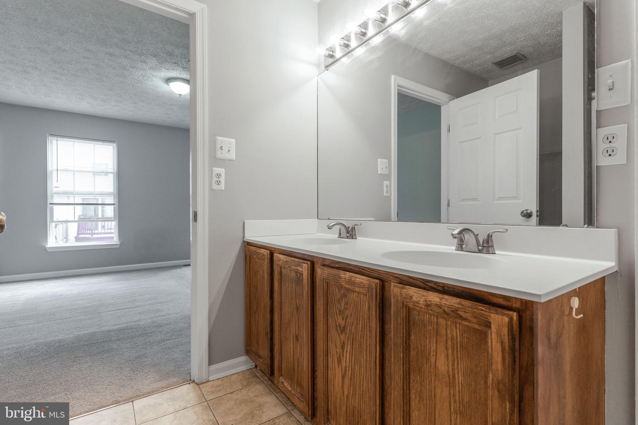 RUSSETT RESERVE - Residential Lease