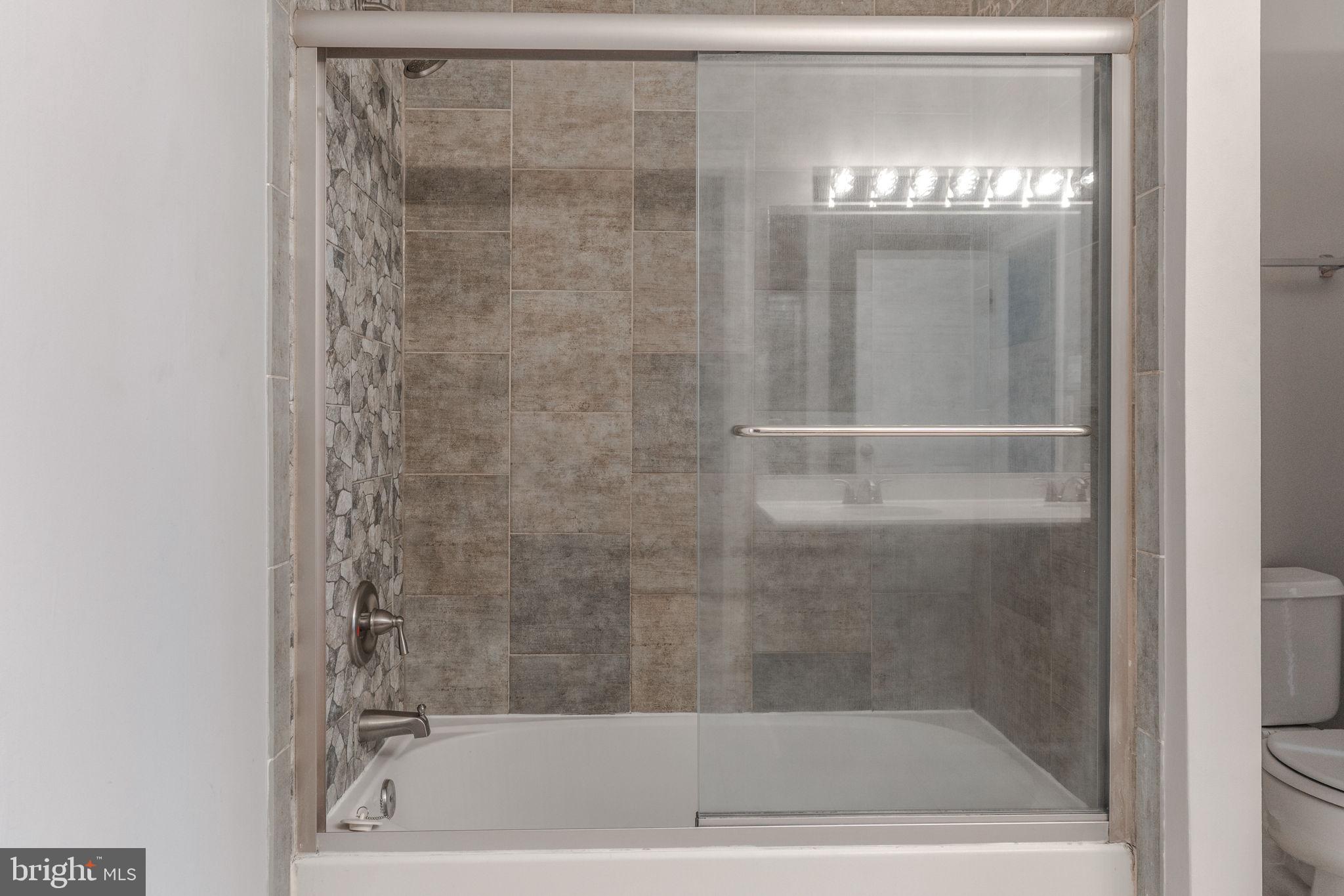 RUSSETT RESERVE - Residential Lease