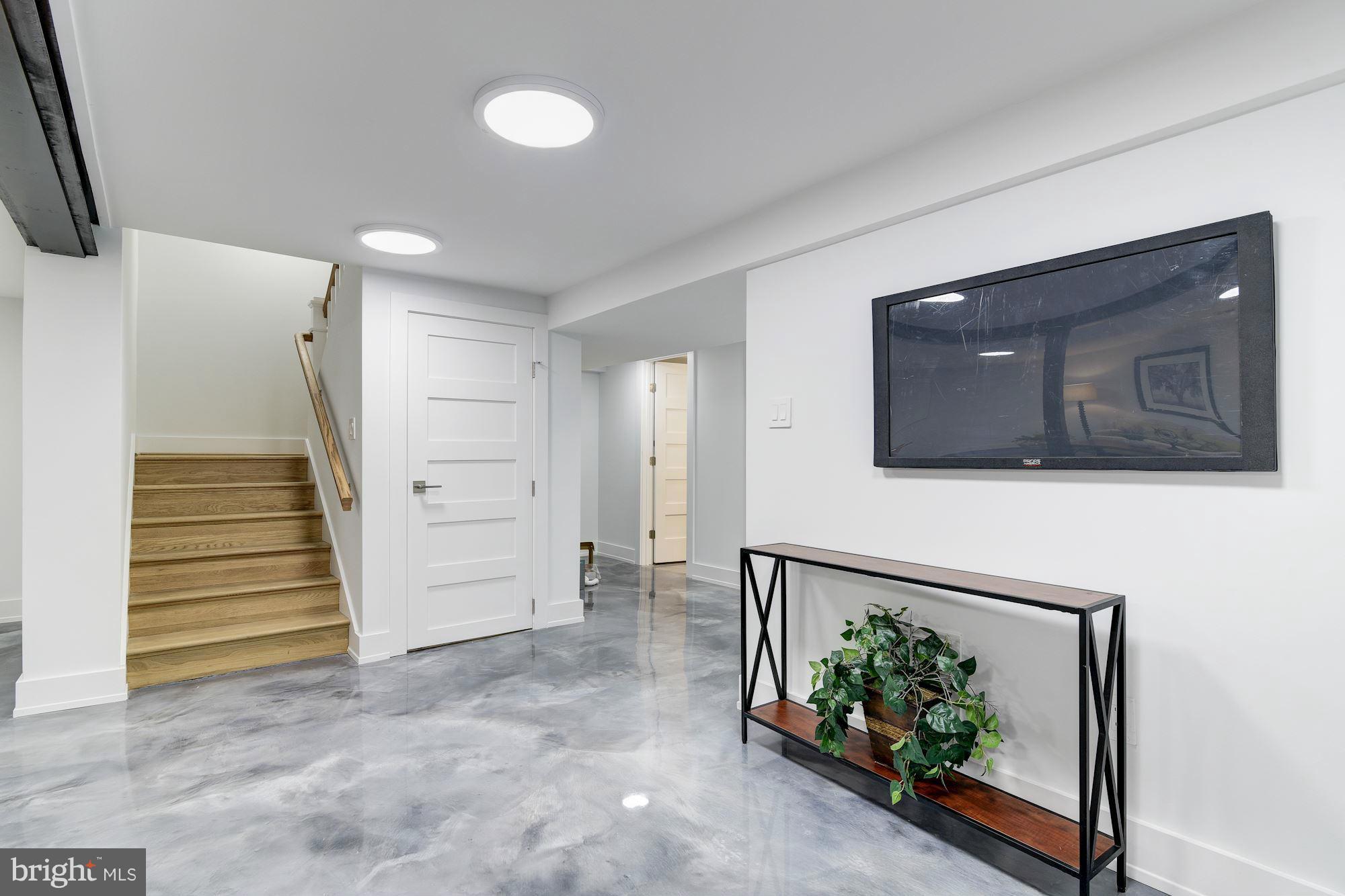 CHEVY CHASE - Residential