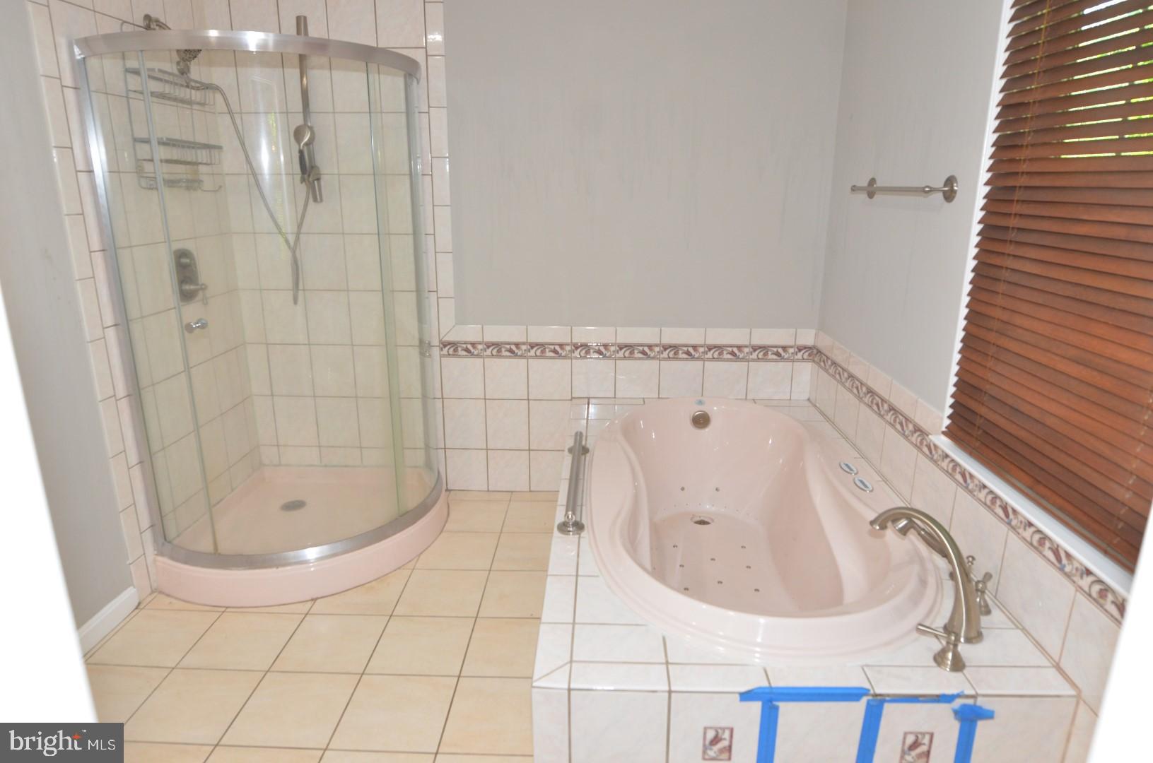 HIDDEN LAKE - Residential