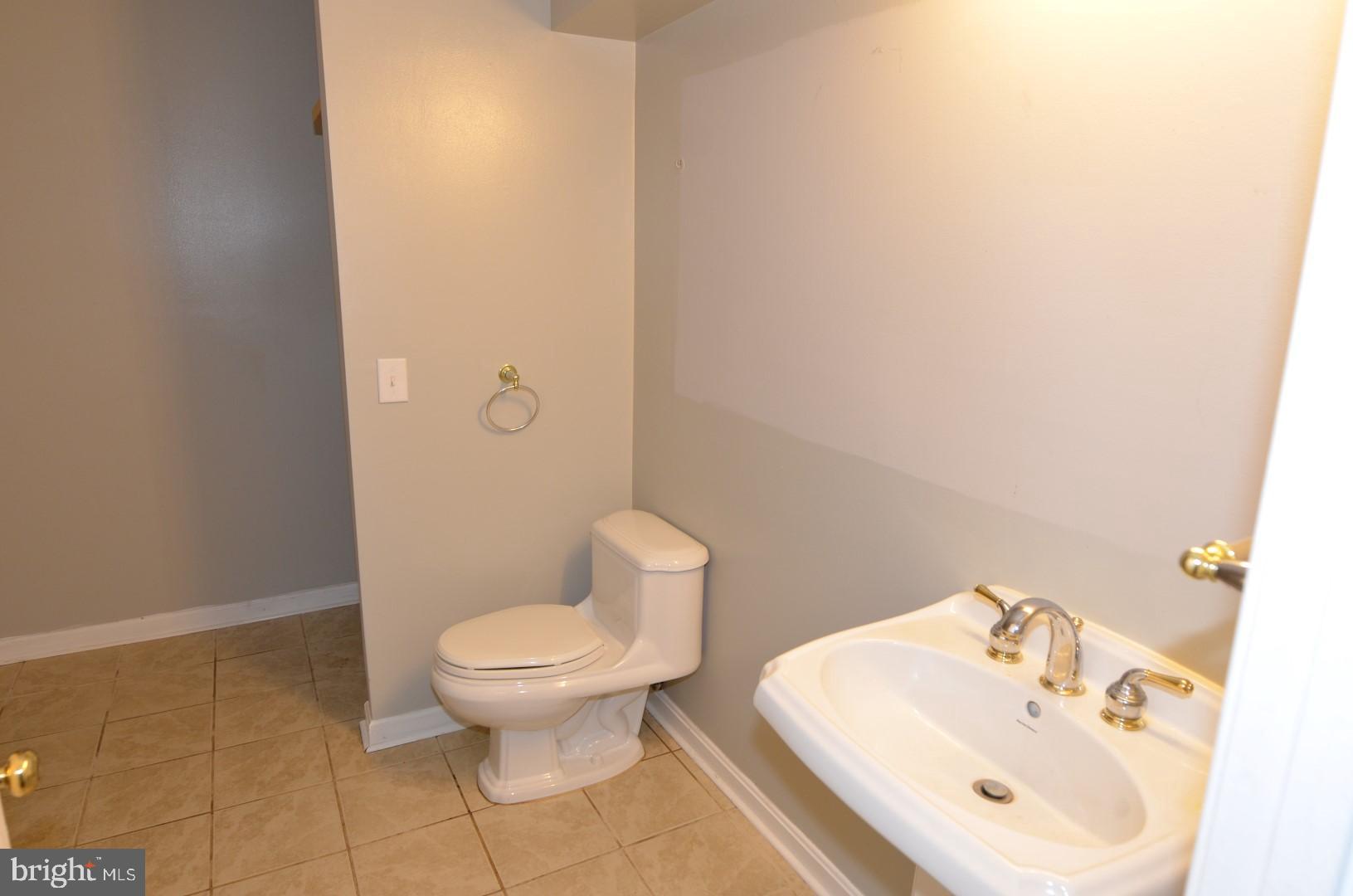 HIDDEN LAKE - Residential