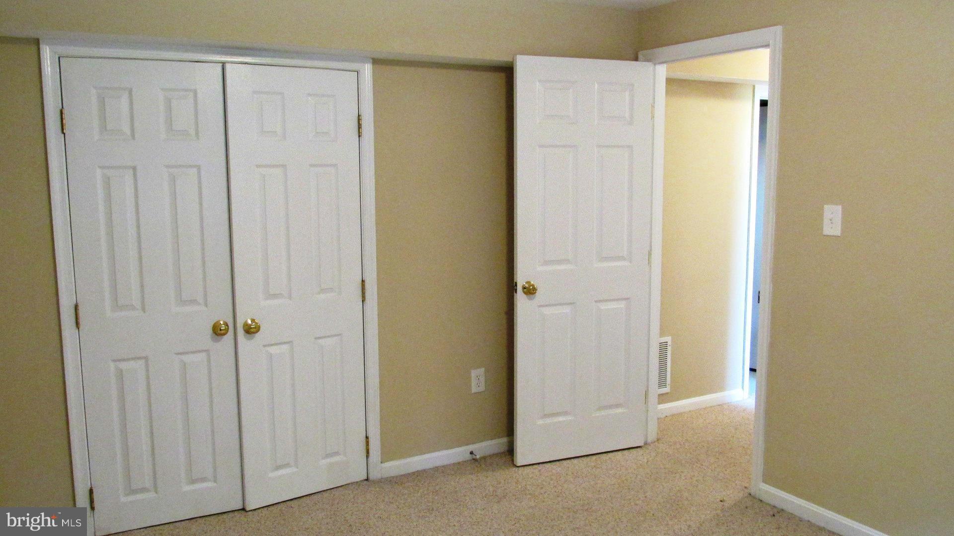 WOODLAND BEACH - Residential Lease