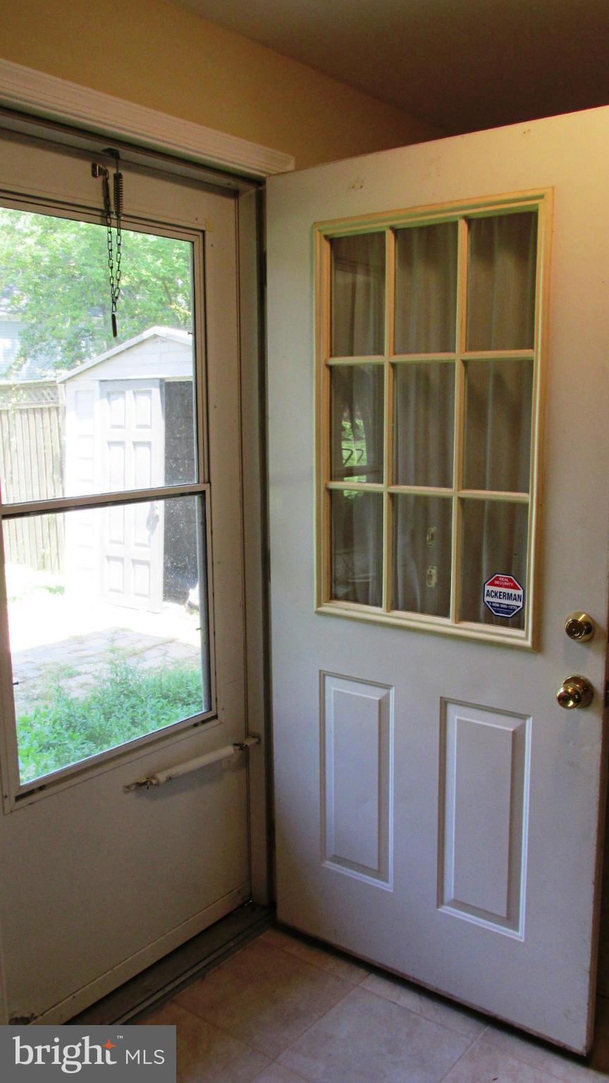 WOODLAND BEACH - Residential Lease