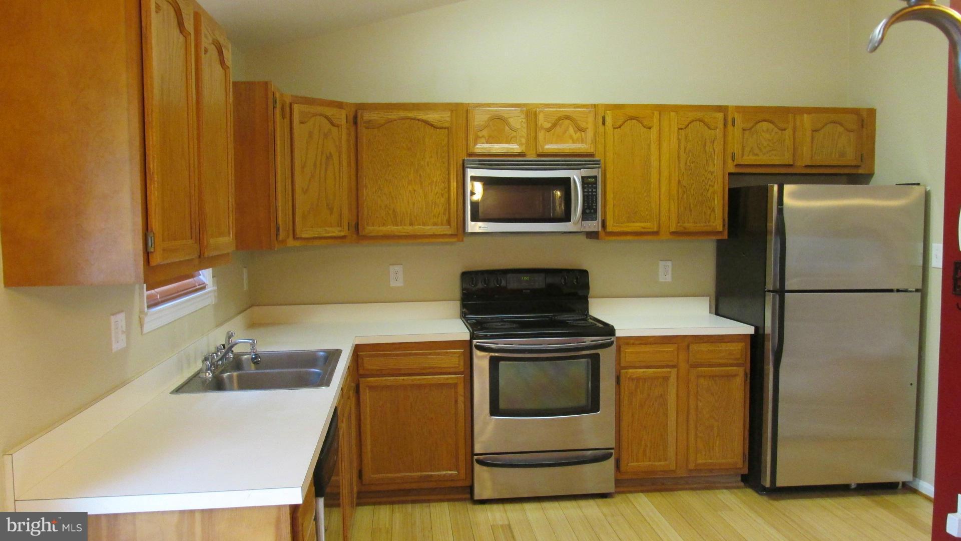 WOODLAND BEACH - Residential Lease