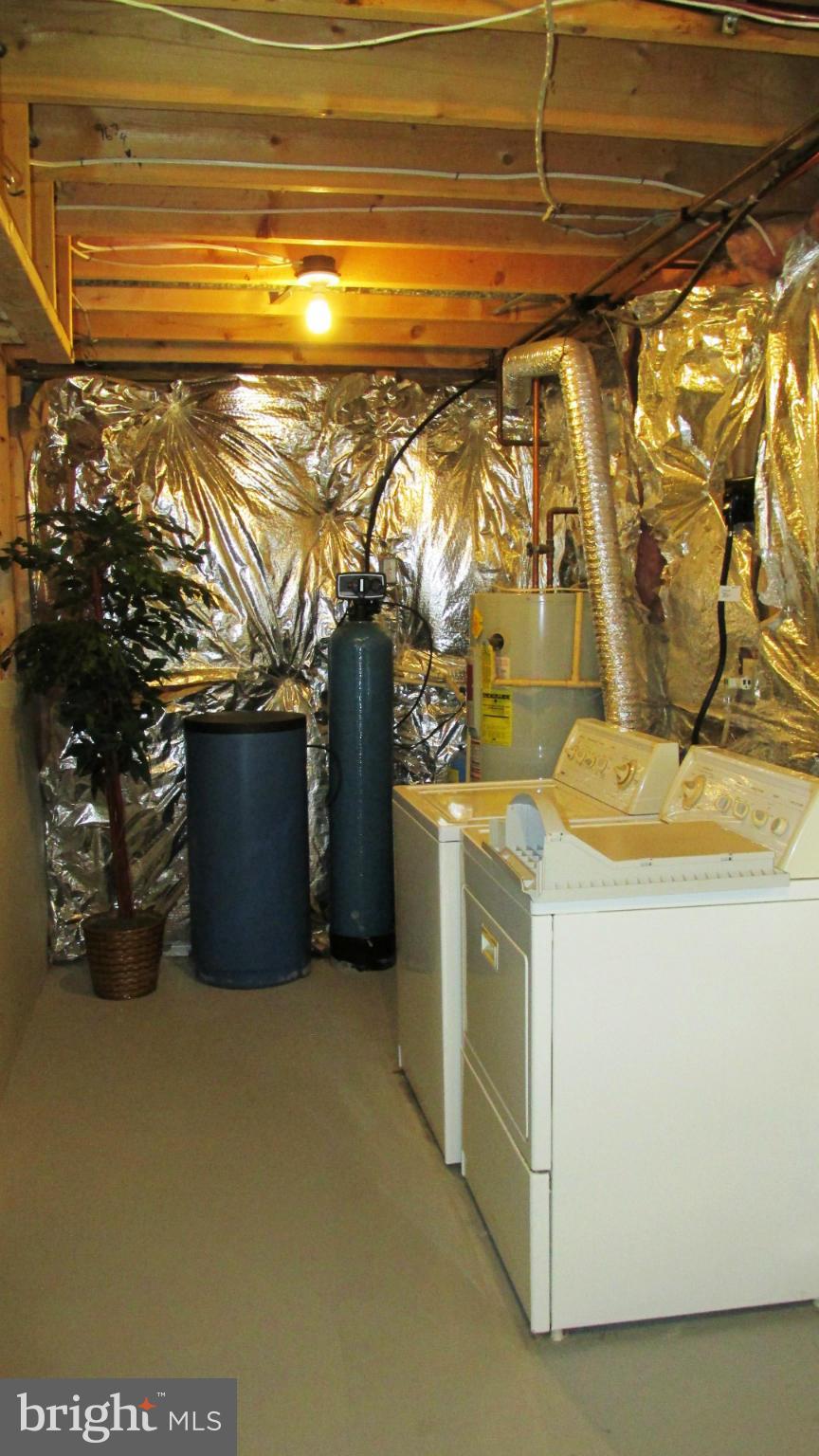 WOODLAND BEACH - Residential Lease