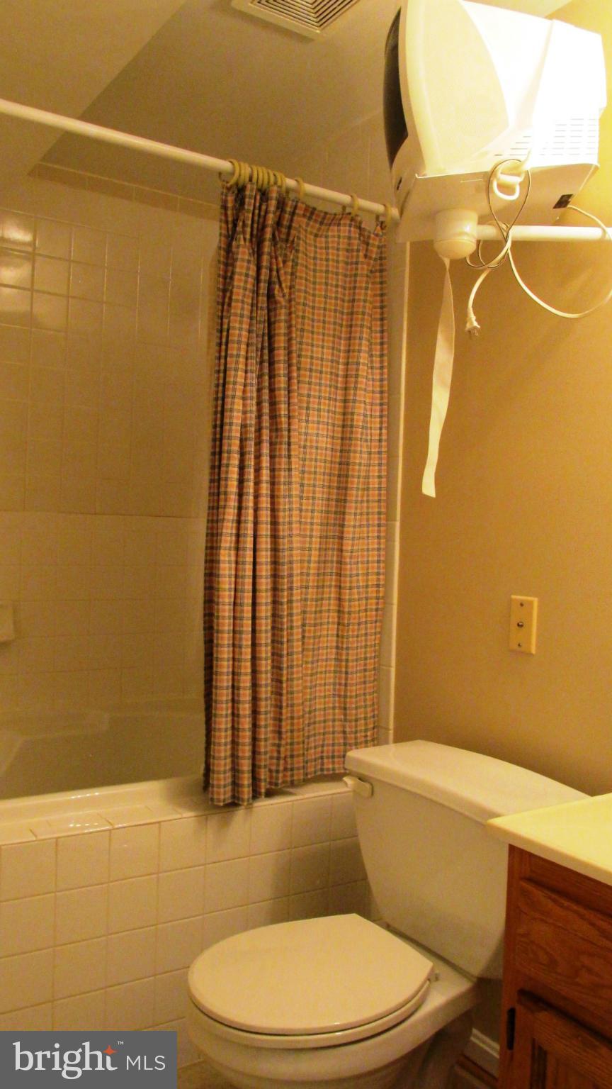 WOODLAND BEACH - Residential Lease