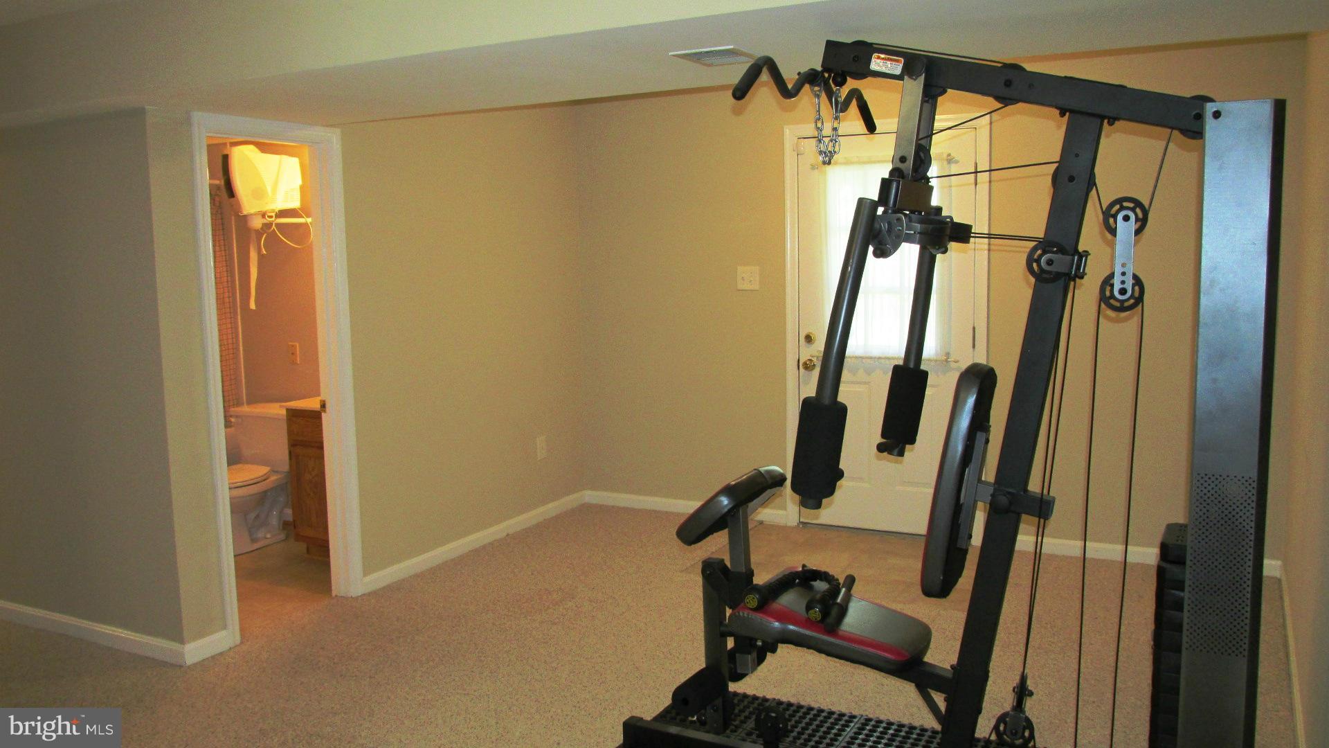 WOODLAND BEACH - Residential Lease