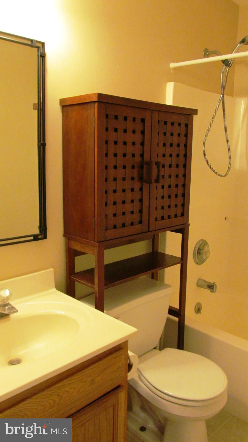 WOODLAND BEACH - Residential Lease