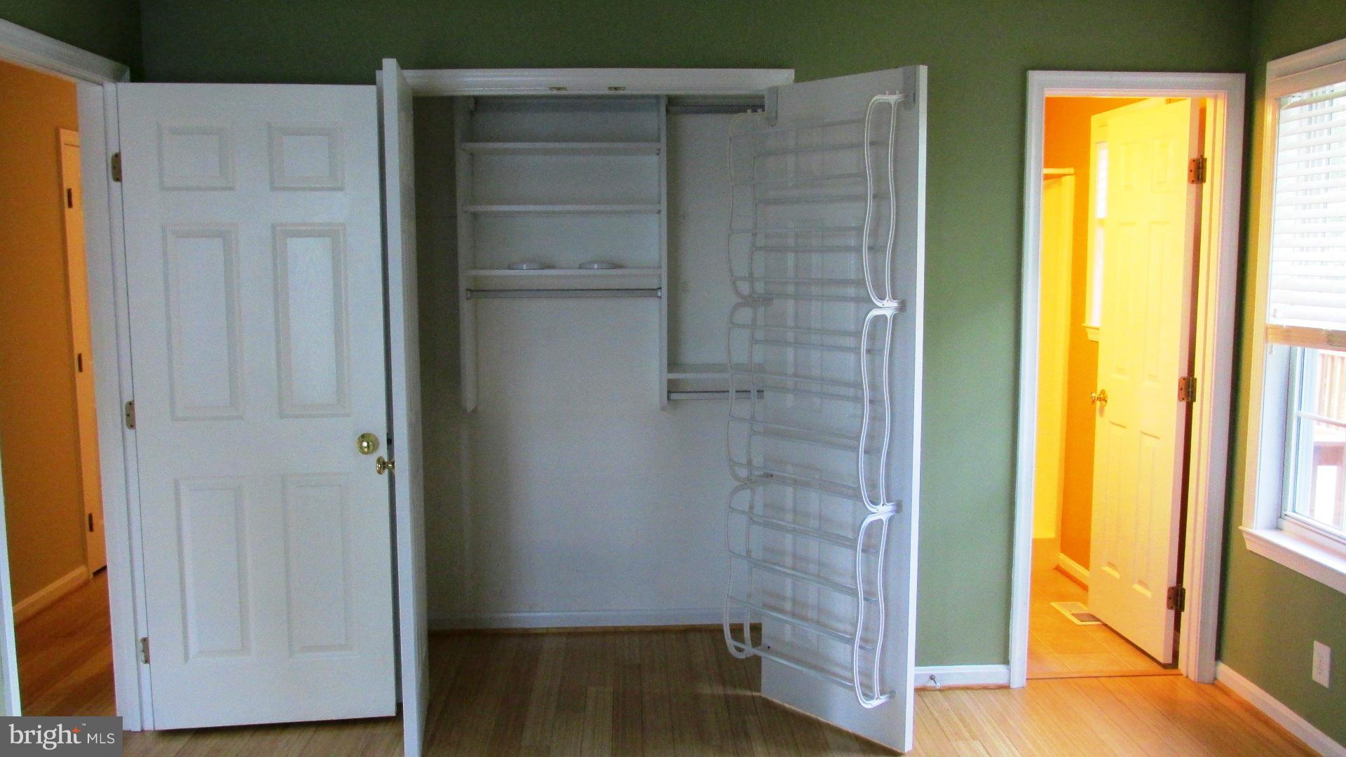 WOODLAND BEACH - Residential Lease