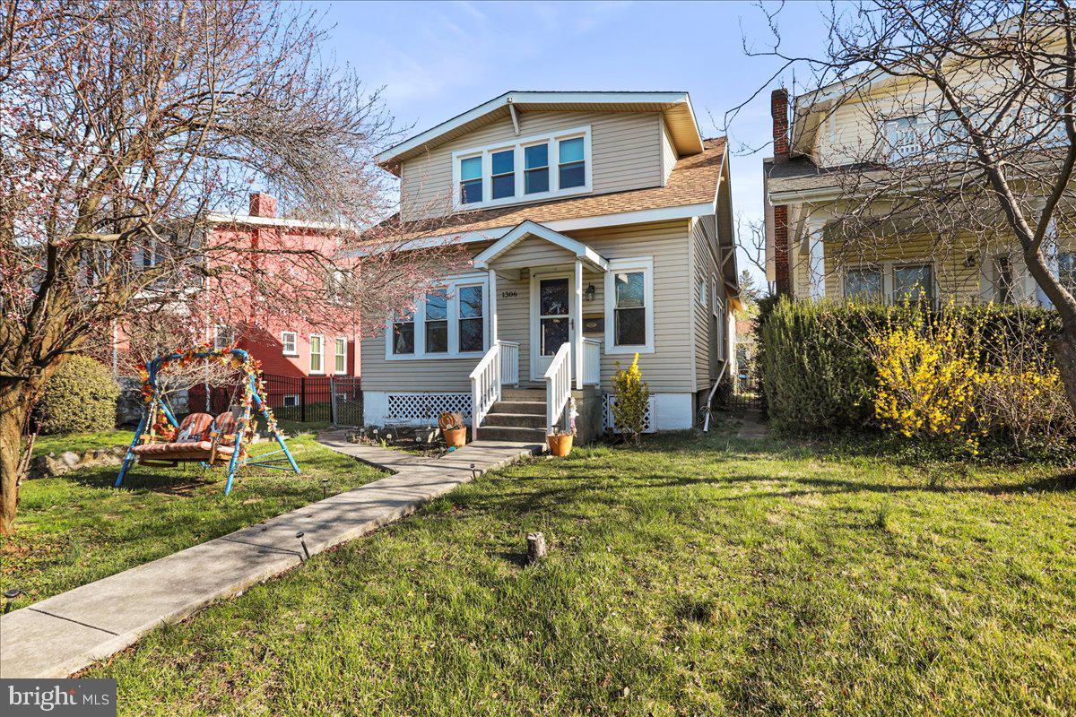 1306 W KING STREET