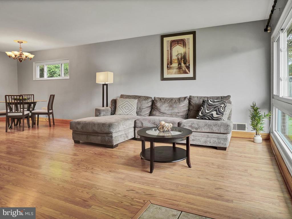 ROYAL VIEW - Residential