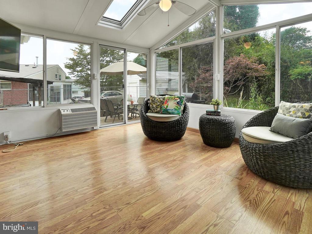 ROYAL VIEW - Residential