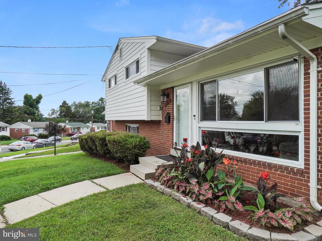 ROYAL VIEW - Residential