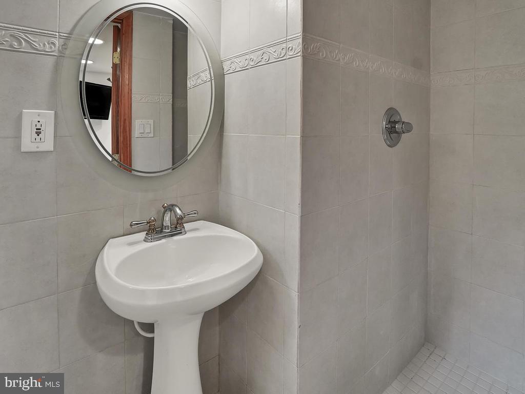 ROYAL VIEW - Residential