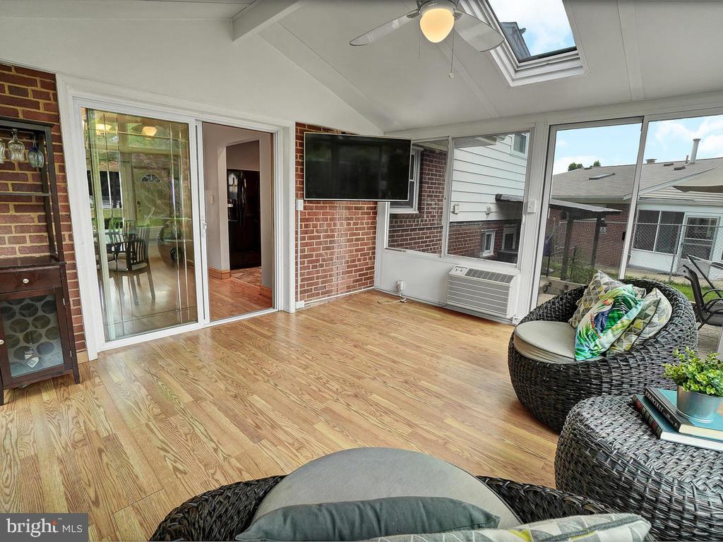 ROYAL VIEW - Residential