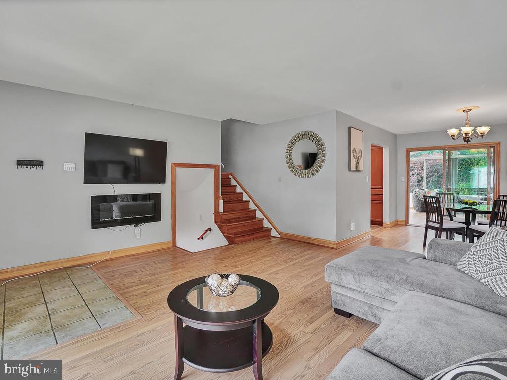 ROYAL VIEW - Residential