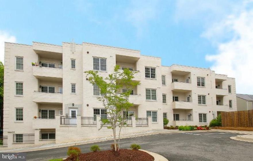 Fabulous top floor corner 2BR, 2BA unit in North Arlington*Rarely available unit in Gatehouse of Ballston condos*Just blocks from Ballston METRO, Harris Teeter, restaurants & shops*Stylish Black Granite kitchen with ample maple cabinetry space, Stainless Steel appliances & tiled floors*Open living area with storm door leading to lovely balcony*Gleaming hardwood floors throughout rest of condo that has many windows to bring lots of natural light throughout*MBR suite**W/D in unit*1 parking space included*Easy access to Rte 50, I-66 & downtown DC*Rent includes water, sewer & trash*Assigned Parking: #12*AVAILABLE 8.3.2020*TENANT NOT ALLOWING SHOWINGS FOR IMMEDIATE FUTURE*VIRTUAL TOUR: https://www.zillow.com/view-3d-home/07c6d275-4356-4b91-b76f-68c60189ed6a/?utm_source=captureapp