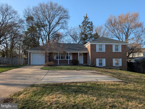 Photo of 754 Barbaralynn Place, HERNDON, VA 20170 (MLS # VAFX2285686)