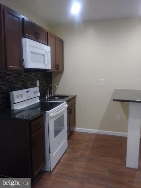 Townhouse For Sale - 522 W Westmoreland Street<br/> PHILADELPHIA, PA 19140