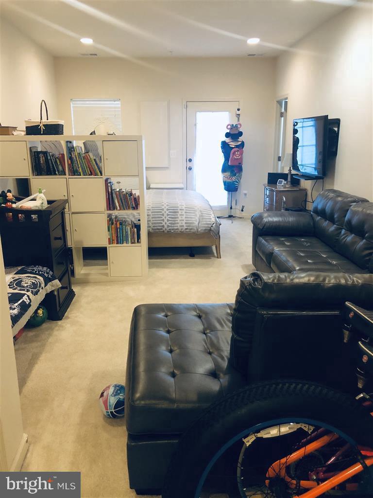 POTOMAC CREST - Residential Lease