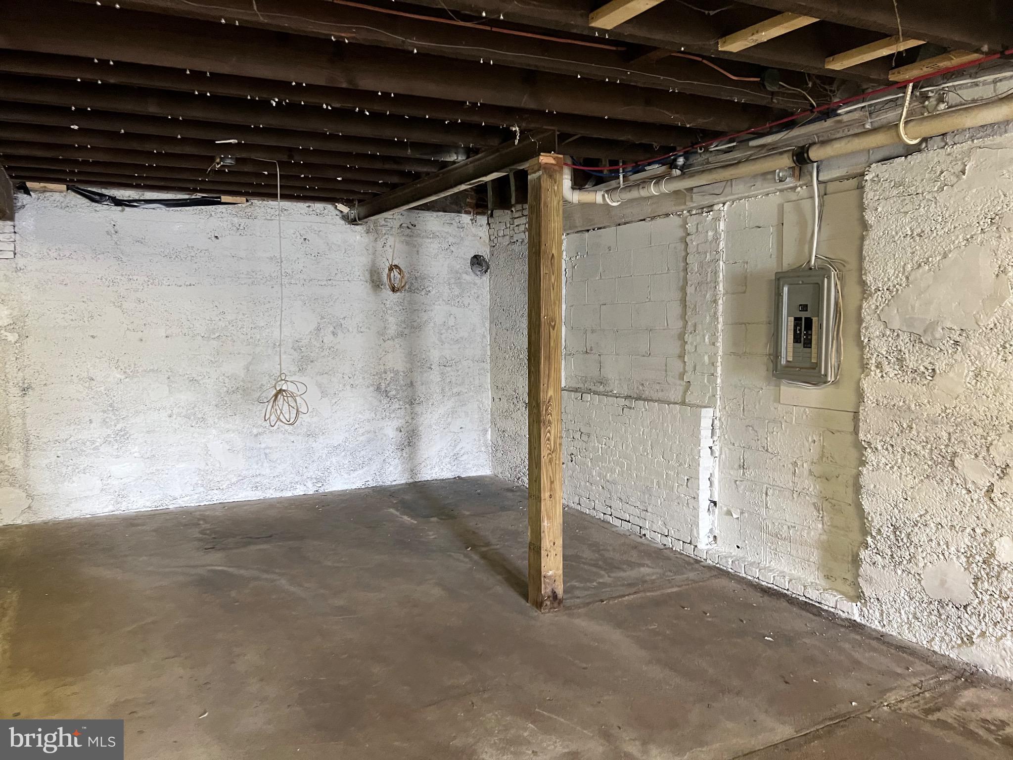 WEST YORK - Commercial Sale