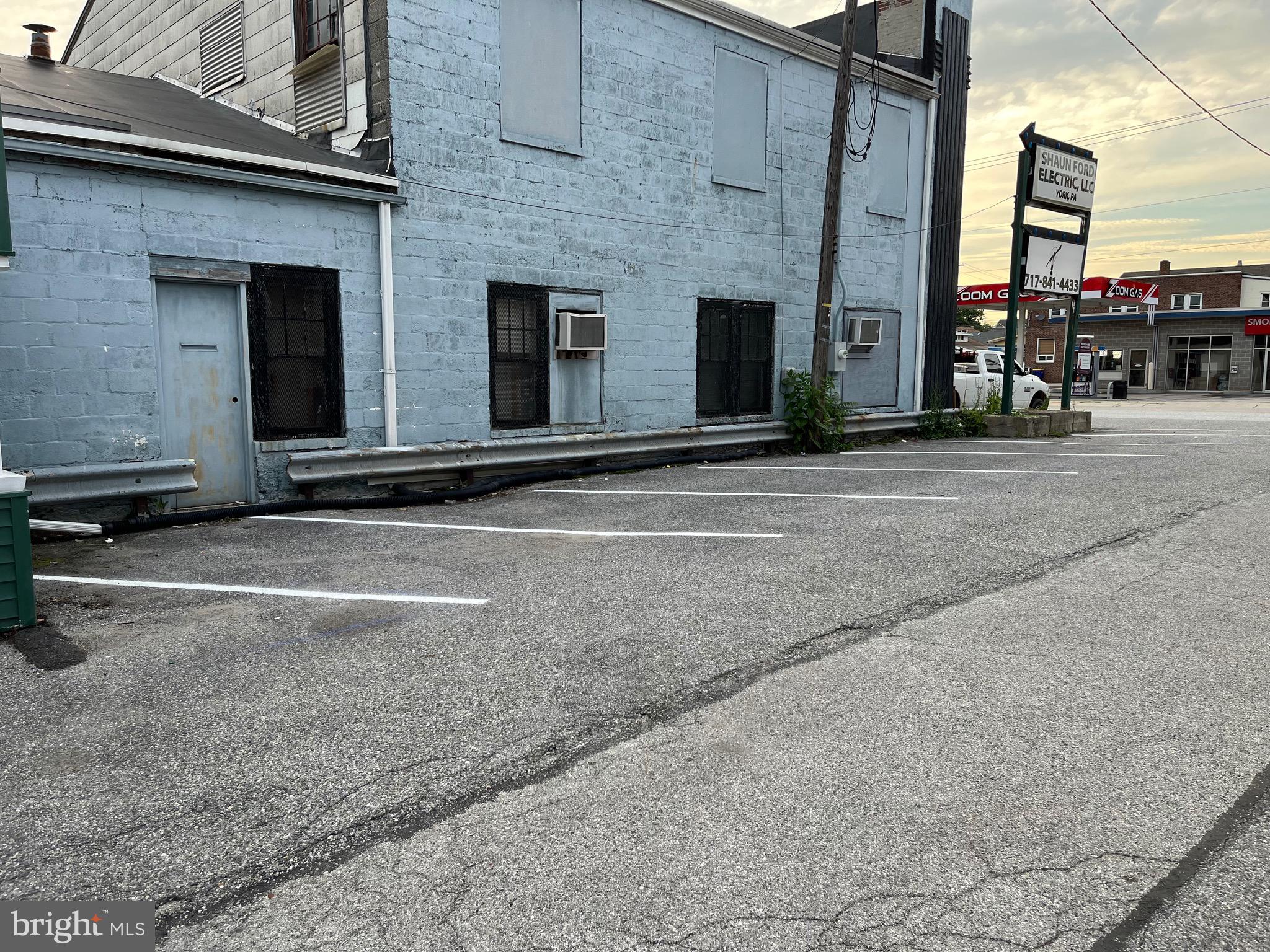 WEST YORK - Commercial Sale